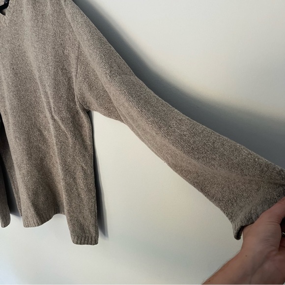 Men’s Wool Blend V-Neck Sweater Size XL Tan Beige Neutral Fall Capsule - Picture 3 of 6